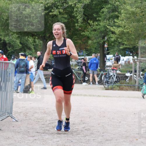14.09.2025 - Stadtparktriathlon Strokosch-Dieckow http://msf.ph/oto/8883963 14.09.2025 10:21:49 Ziel 472, 477 meine-sportfotos.de