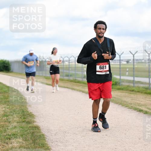 14.09.2025 - Airport Race Dr. Thomas Lammeyer http://msf.ph/oto/8884052 14.09.2025 12:38:22 Laufen 681, 681 meine-sportfotos.de