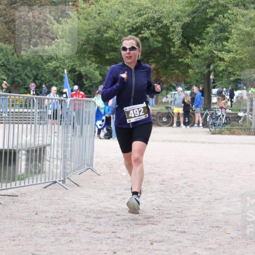 14.09.2025 - Stadtparktriathlon Strokosch-Dieckow http://msf.ph/oto/8884073 14.09.2025 10:23:03 Ziel 492 meine-sportfotos.de