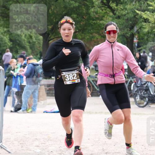 14.09.2025 - Stadtparktriathlon Strokosch-Dieckow http://msf.ph/oto/8884118 14.09.2025 10:25:29 Ziel 382, 423 meine-sportfotos.de