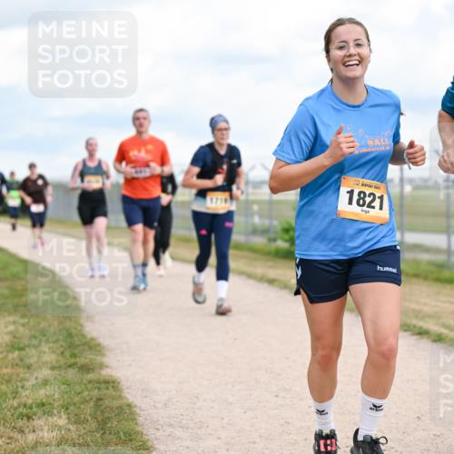 14.09.2025 - Airport Race Dr. Thomas Lammeyer http://msf.ph/oto/8884249 14.09.2025 12:38:47 Laufen 1820, 1821 meine-sportfotos.de