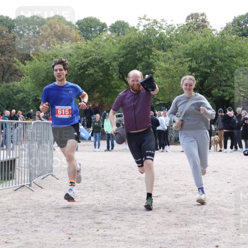 14.09.2025 - Stadtparktriathlon Strokosch-Dieckow http://msf.ph/oto/8884658 14.09.2025 10:49:50 Ziel 615 meine-sportfotos.de