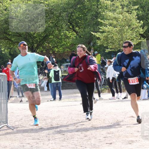 14.09.2025 - Stadtparktriathlon Strokosch-Dieckow http://msf.ph/oto/8884669 14.09.2025 10:51:25 Ziel 610 meine-sportfotos.de