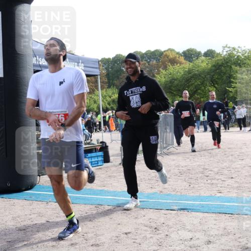 14.09.2025 - Stadtparktriathlon Strokosch-Dieckow http://msf.ph/oto/8884703 14.09.2025 10:52:09 Ziel 576, 594 meine-sportfotos.de