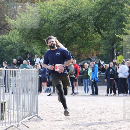 14.09.2025 - Stadtparktriathlon Strokosch-Dieckow http://msf.ph/oto/8885088 14.09.2025 11:02:20 Ziel 565 meine-sportfotos.de