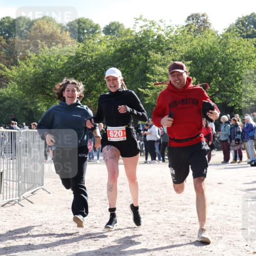 14.09.2025 - Stadtparktriathlon Strokosch-Dieckow http://msf.ph/oto/8885274 14.09.2025 11:05:24 Ziel 573, 620 meine-sportfotos.de