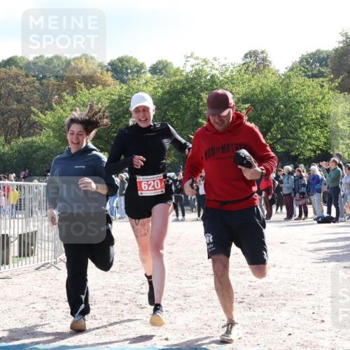 14.09.2025 - Stadtparktriathlon Strokosch-Dieckow http://msf.ph/oto/8885276 14.09.2025 11:05:24 Ziel 573, 620 meine-sportfotos.de