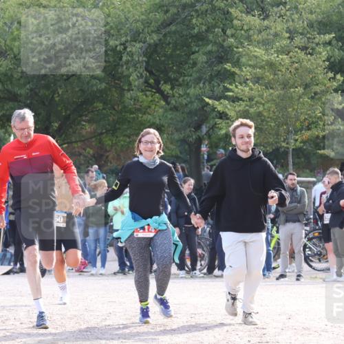 14.09.2025 - Stadtparktriathlon Strokosch-Dieckow http://msf.ph/oto/8885364 14.09.2025 11:06:21 Ziel 614, 660 meine-sportfotos.de
