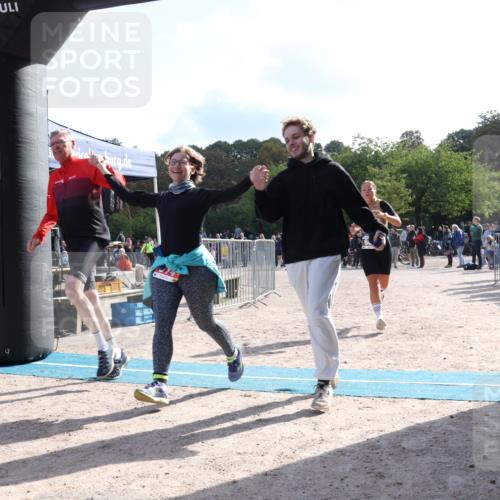 14.09.2025 - Stadtparktriathlon Strokosch-Dieckow http://msf.ph/oto/8885377 14.09.2025 11:06:25 Ziel 614, 660 meine-sportfotos.de