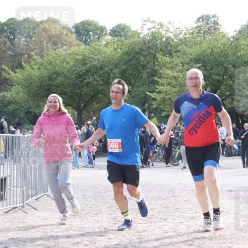 14.09.2025 - Stadtparktriathlon Strokosch-Dieckow http://msf.ph/oto/8885421 14.09.2025 11:07:33 Ziel 566 meine-sportfotos.de