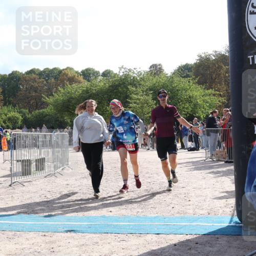 14.09.2025 - Stadtparktriathlon Strokosch-Dieckow http://msf.ph/oto/8886014 14.09.2025 11:09:06 Ziel 586, 591 meine-sportfotos.de