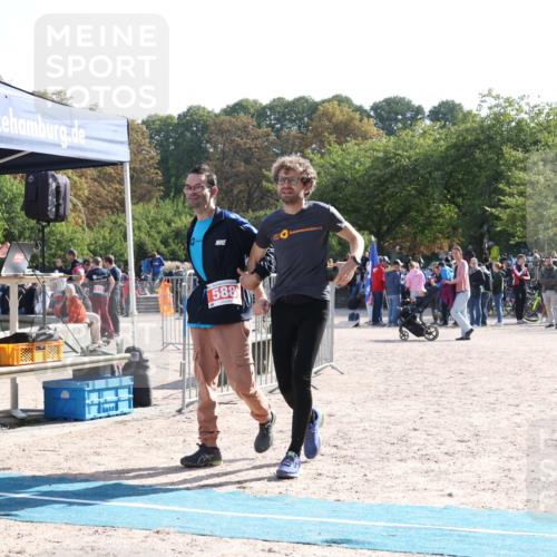 14.09.2025 - Stadtparktriathlon Strokosch-Dieckow http://msf.ph/oto/8886077 14.09.2025 11:11:35 Ziel 588 meine-sportfotos.de