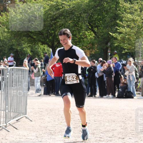 14.09.2025 - Stadtparktriathlon Strokosch-Dieckow http://msf.ph/oto/8886414 14.09.2025 11:20:01 Ziel 662 meine-sportfotos.de