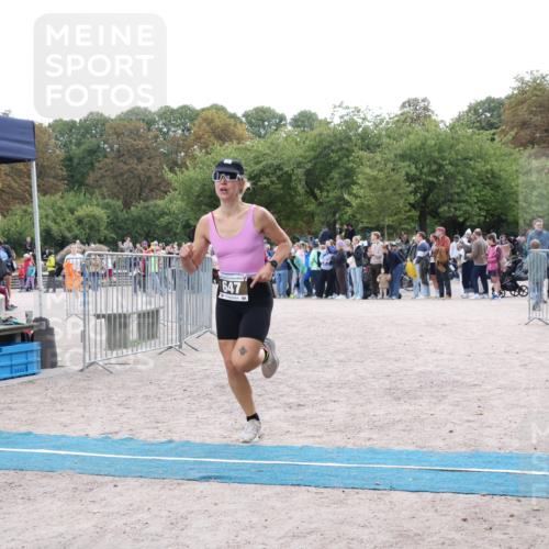 14.09.2025 - Stadtparktriathlon Strokosch-Dieckow http://msf.ph/oto/8886803 14.09.2025 11:28:19 Ziel 647, 648 meine-sportfotos.de