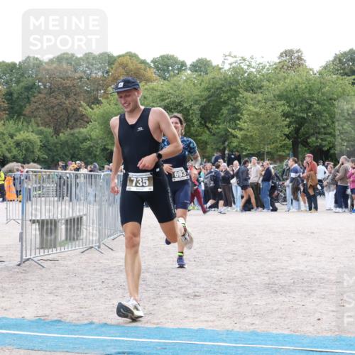 14.09.2025 - Stadtparktriathlon Strokosch-Dieckow http://msf.ph/oto/8886831 14.09.2025 11:28:46 Ziel 693, 735 meine-sportfotos.de