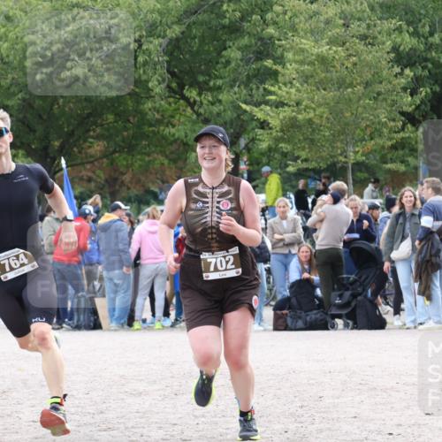 14.09.2025 - Stadtparktriathlon Strokosch-Dieckow http://msf.ph/oto/8886928 14.09.2025 11:31:43 Ziel 702, 764 meine-sportfotos.de