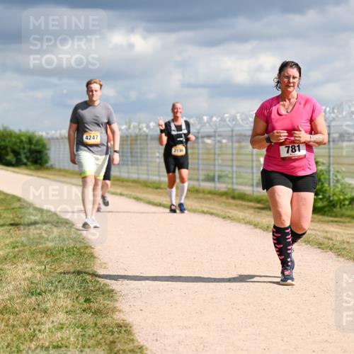 14.09.2025 - Airport Race Dr. Thomas Lammeyer http://msf.ph/oto/8887193 14.09.2025 12:49:31 Laufen 4247, 2135, 781 meine-sportfotos.de