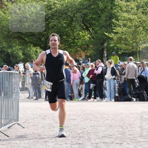14.09.2025 - Stadtparktriathlon Strokosch-Dieckow http://msf.ph/oto/8887274 14.09.2025 11:35:27 Ziel 750, 811 meine-sportfotos.de
