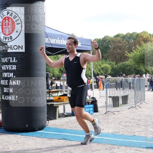 14.09.2025 - Stadtparktriathlon Strokosch-Dieckow http://msf.ph/oto/8887287 14.09.2025 11:35:29 Ziel 750, 811 meine-sportfotos.de