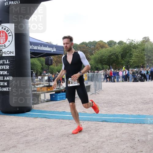 14.09.2025 - Stadtparktriathlon Strokosch-Dieckow http://msf.ph/oto/8887424 14.09.2025 11:38:17 Ziel 758, 787 meine-sportfotos.de