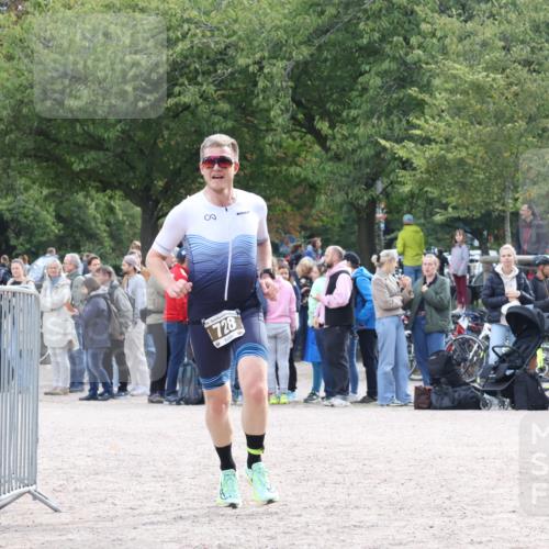 14.09.2025 - Stadtparktriathlon Strokosch-Dieckow http://msf.ph/oto/8887448 14.09.2025 11:39:01 Ziel 712, 728 meine-sportfotos.de