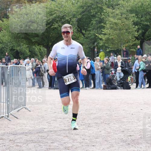 14.09.2025 - Stadtparktriathlon Strokosch-Dieckow http://msf.ph/oto/8887450 14.09.2025 11:39:02 Ziel 712, 728 meine-sportfotos.de