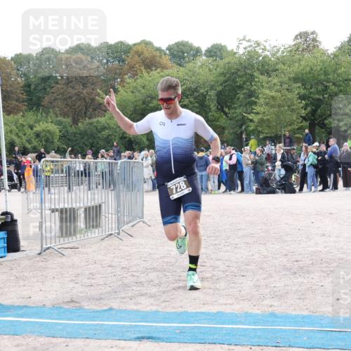 14.09.2025 - Stadtparktriathlon Strokosch-Dieckow http://msf.ph/oto/8887451 14.09.2025 11:39:03 Ziel 712, 728 meine-sportfotos.de