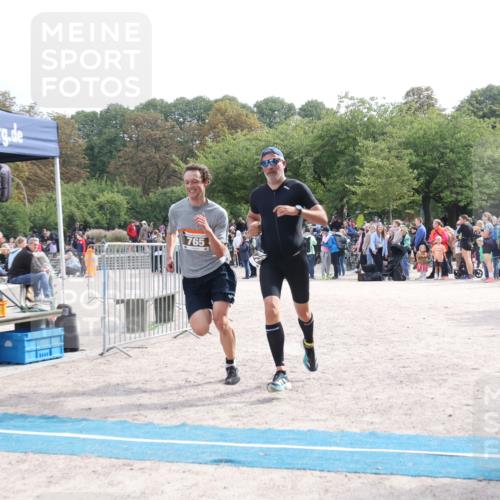 14.09.2025 - Stadtparktriathlon Strokosch-Dieckow http://msf.ph/oto/8887590 14.09.2025 11:43:57 Ziel 732, 765 meine-sportfotos.de
