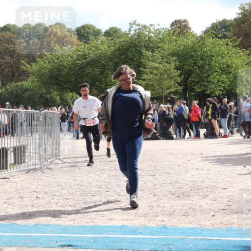 14.09.2025 - Stadtparktriathlon Strokosch-Dieckow http://msf.ph/oto/8887652 14.09.2025 11:46:06 Ziel 582 meine-sportfotos.de