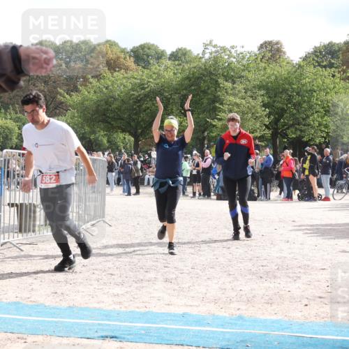 14.09.2025 - Stadtparktriathlon Strokosch-Dieckow http://msf.ph/oto/8887655 14.09.2025 11:46:07 Ziel 582 meine-sportfotos.de