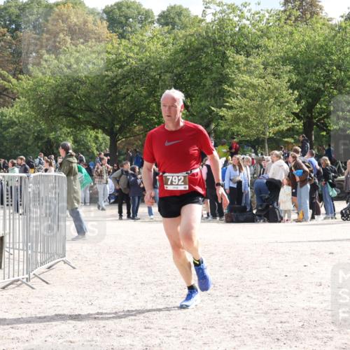 14.09.2025 - Stadtparktriathlon Strokosch-Dieckow http://msf.ph/oto/8887757 14.09.2025 11:49:02 Ziel 792 meine-sportfotos.de