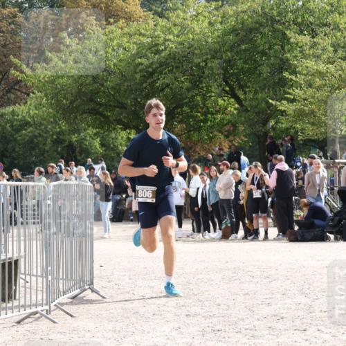 14.09.2025 - Stadtparktriathlon Strokosch-Dieckow http://msf.ph/oto/8887845 14.09.2025 11:52:08 Ziel 806 meine-sportfotos.de