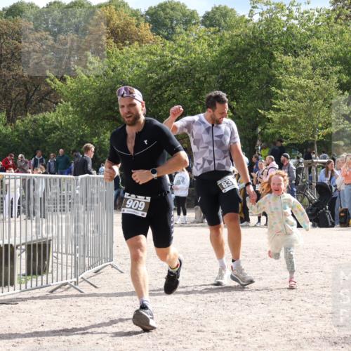 14.09.2025 - Stadtparktriathlon Strokosch-Dieckow http://msf.ph/oto/8887919 14.09.2025 11:54:04 Ziel 831, 909 meine-sportfotos.de