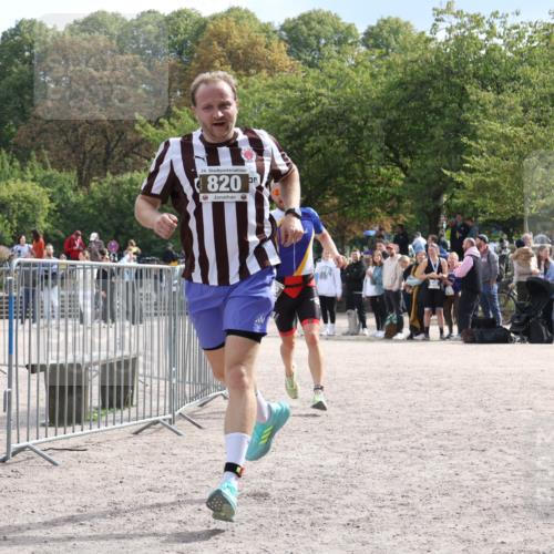 14.09.2025 - Stadtparktriathlon Strokosch-Dieckow http://msf.ph/oto/8887940 14.09.2025 11:54:42 Ziel 820, 842 meine-sportfotos.de