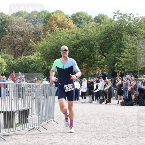 14.09.2025 - Stadtparktriathlon Strokosch-Dieckow http://msf.ph/oto/8887983 14.09.2025 11:56:55 Ziel 826 meine-sportfotos.de