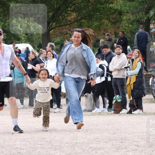 14.09.2025 - Stadtparktriathlon Strokosch-Dieckow http://msf.ph/oto/8888086 14.09.2025 12:00:01 Ziel 821, 835 meine-sportfotos.de