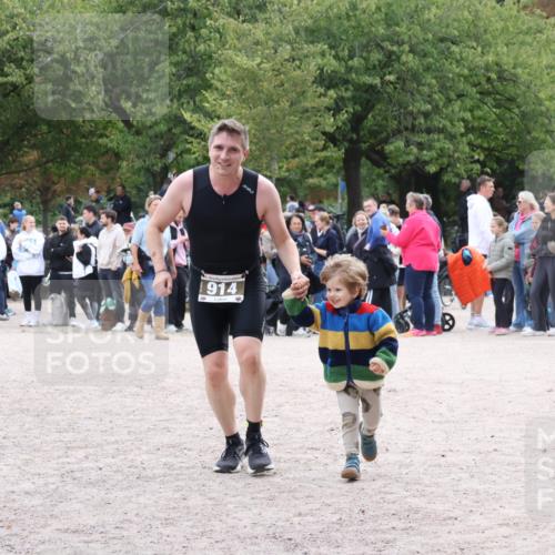 14.09.2025 - Stadtparktriathlon Strokosch-Dieckow http://msf.ph/oto/8888125 14.09.2025 12:00:30 Ziel 724, 846, 914 meine-sportfotos.de