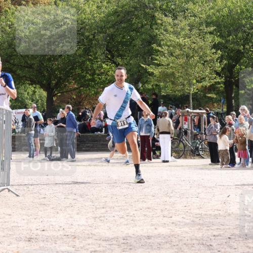 14.09.2025 - Stadtparktriathlon Strokosch-Dieckow http://msf.ph/oto/8888219 14.09.2025 12:05:49 Ziel 833, 911 meine-sportfotos.de