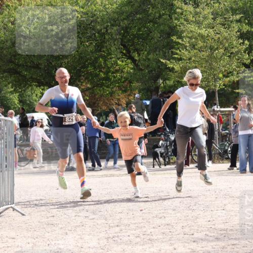 14.09.2025 - Stadtparktriathlon Strokosch-Dieckow http://msf.ph/oto/8888236 14.09.2025 12:07:33 Ziel 829, 882 meine-sportfotos.de