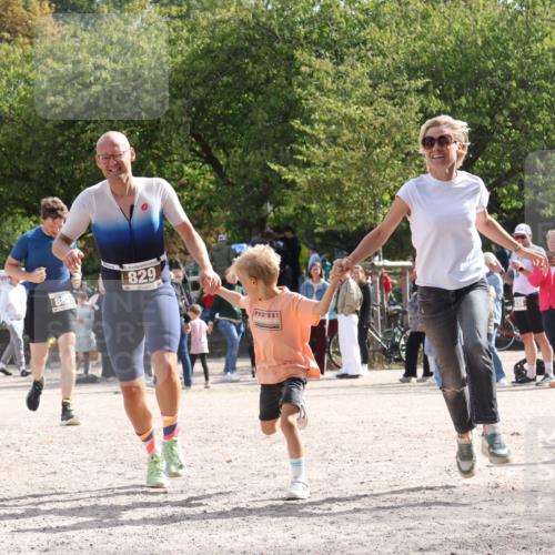 14.09.2025 - Stadtparktriathlon Strokosch-Dieckow http://msf.ph/oto/8888239 14.09.2025 12:07:34 Ziel 829, 882 meine-sportfotos.de