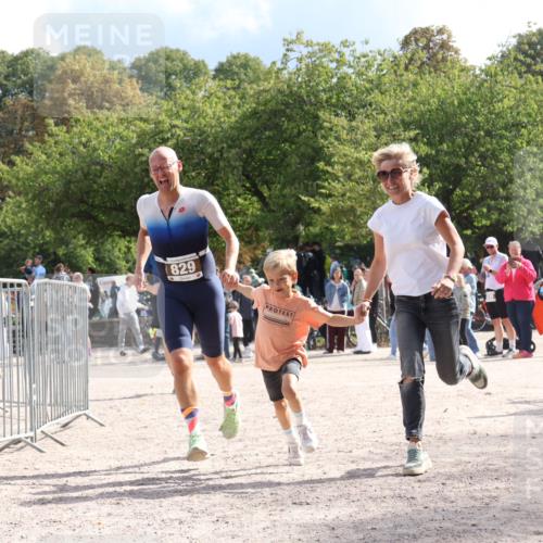 14.09.2025 - Stadtparktriathlon Strokosch-Dieckow http://msf.ph/oto/8888240 14.09.2025 12:07:35 Ziel 829, 882 meine-sportfotos.de