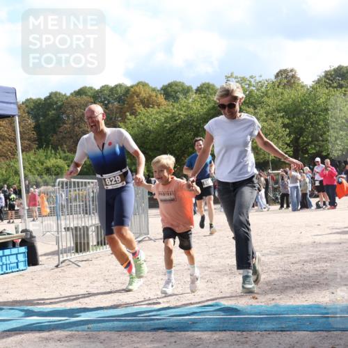 14.09.2025 - Stadtparktriathlon Strokosch-Dieckow http://msf.ph/oto/8888244 14.09.2025 12:07:36 Ziel 829, 882 meine-sportfotos.de