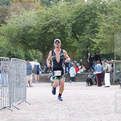 14.09.2025 - Stadtparktriathlon Strokosch-Dieckow http://msf.ph/oto/8888290 14.09.2025 12:09:48 Ziel 850 meine-sportfotos.de