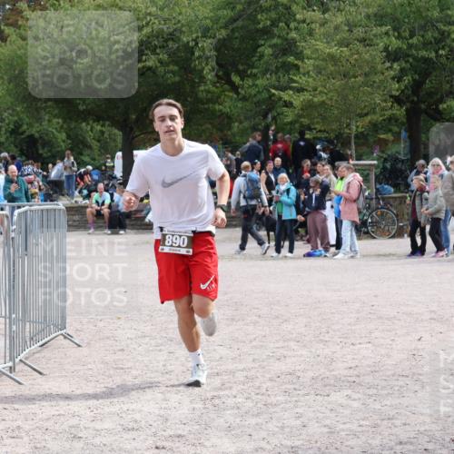 14.09.2025 - Stadtparktriathlon Strokosch-Dieckow http://msf.ph/oto/8888344 14.09.2025 12:13:13 Ziel 890, 902 meine-sportfotos.de