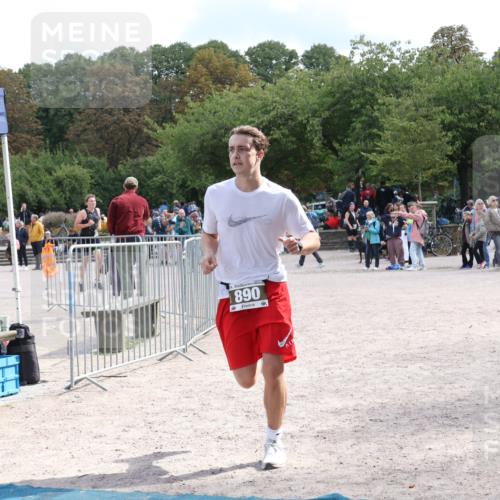 14.09.2025 - Stadtparktriathlon Strokosch-Dieckow http://msf.ph/oto/8888347 14.09.2025 12:13:14 Ziel 890, 902 meine-sportfotos.de