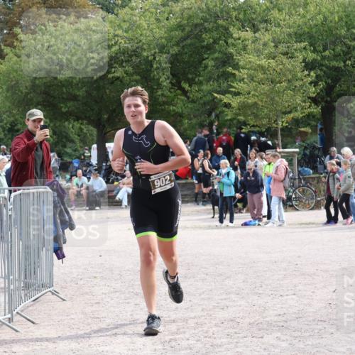 14.09.2025 - Stadtparktriathlon Strokosch-Dieckow http://msf.ph/oto/8888354 14.09.2025 12:13:19 Ziel 890, 902 meine-sportfotos.de
