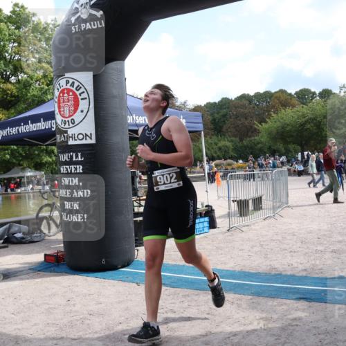 14.09.2025 - Stadtparktriathlon Strokosch-Dieckow http://msf.ph/oto/8888362 14.09.2025 12:13:21 Ziel 890, 902 meine-sportfotos.de