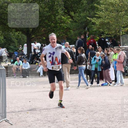 14.09.2025 - Stadtparktriathlon Strokosch-Dieckow http://msf.ph/oto/8888364 14.09.2025 12:13:38 Ziel 855 meine-sportfotos.de