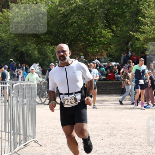14.09.2025 - Stadtparktriathlon Strokosch-Dieckow http://msf.ph/oto/8888390 14.09.2025 12:14:21 Ziel 828 meine-sportfotos.de