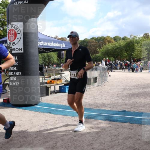 14.09.2025 - Stadtparktriathlon Strokosch-Dieckow http://msf.ph/oto/8888441 14.09.2025 12:16:29 Ziel 877, 916 meine-sportfotos.de